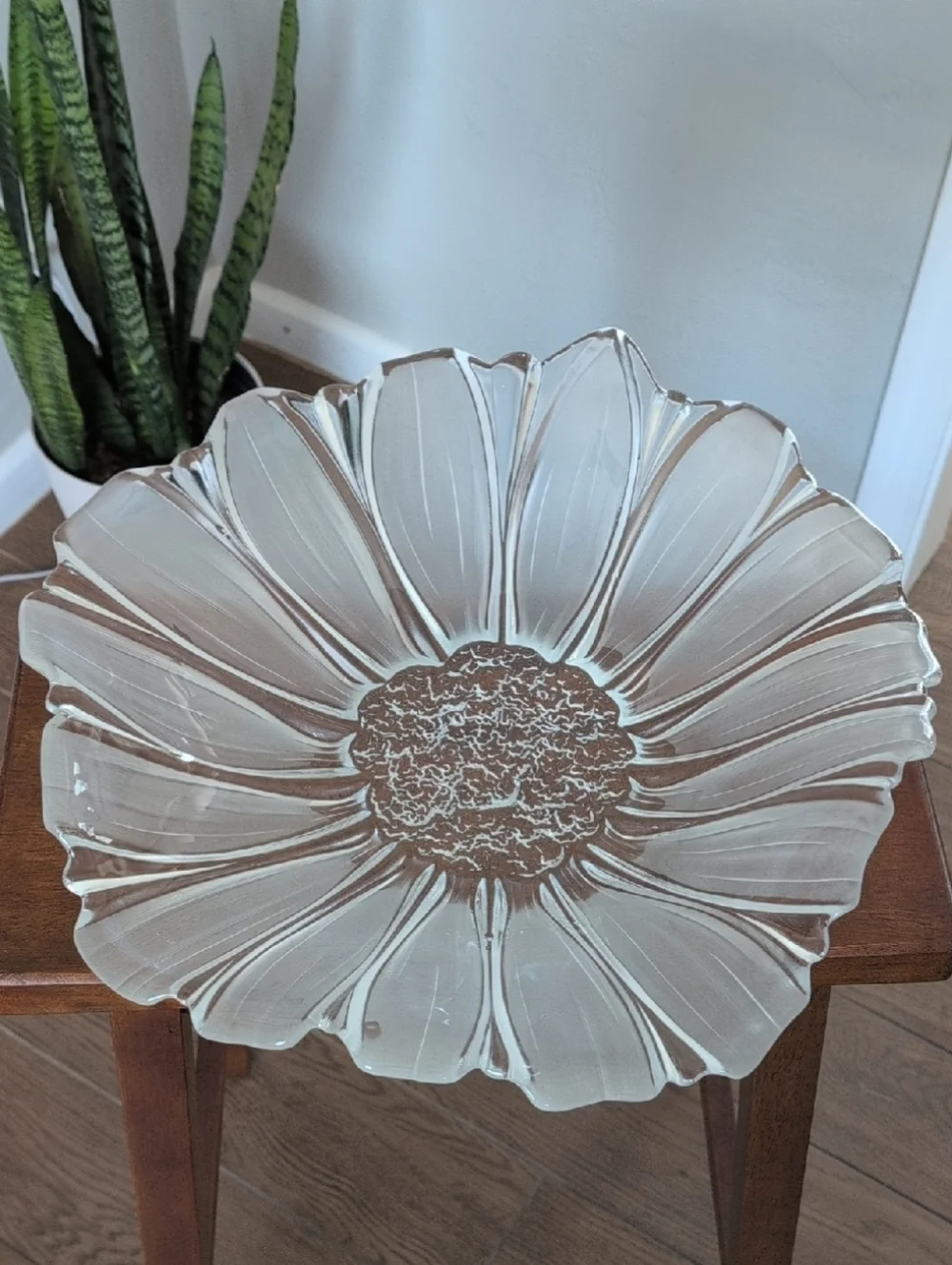 Mikasa 17" Sunflower Glass Bowl - Picture 1 of 9